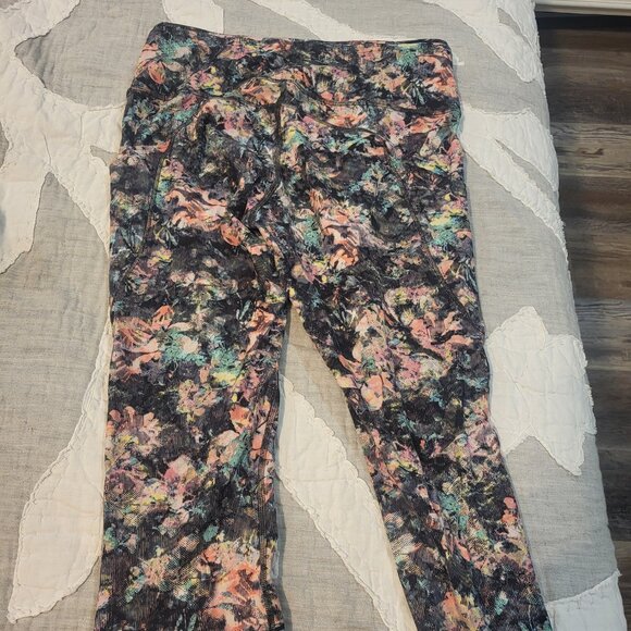 Lululemon Capri pants - Picture 2 of 3